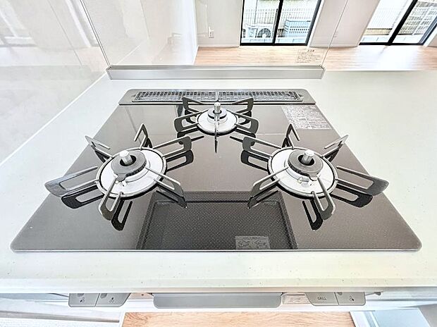 ◆1号棟◆ガスコンロはSiセンサー搭載。火力調節や焦げ付き・消し忘れも防いでくれます。