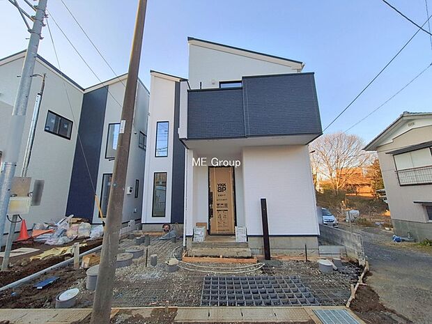 ◆1号棟◆〜Exterior〜　一戸建ての大きなメリットは、自分達の「土地」を「自由に」使える事です。ガーデニングやＤＩＹ，車やバイクの趣味など様々な用途で利用できます。