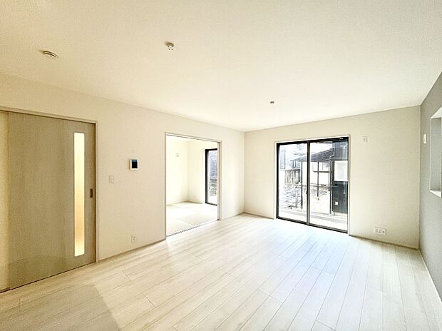 落ち着いた雰囲気のLDKは家族みんなの快適空間