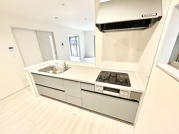 料理をしながらでもご家族との会話を楽しめる対面キッチン