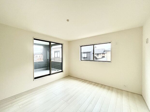 明るいバルコニーサイドに洋室を設置。目覚めの良い寝室に。