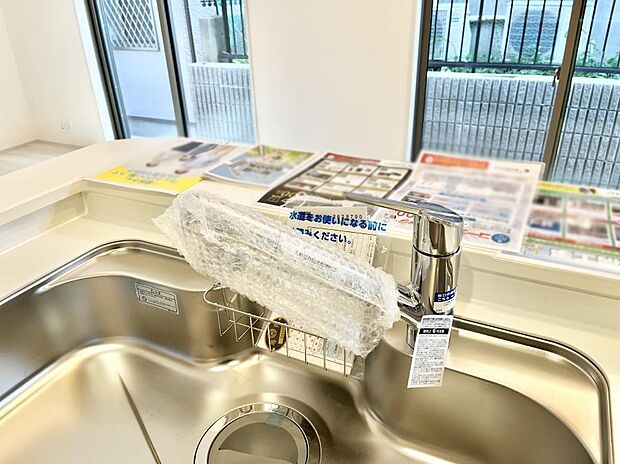 いつでも清潔なおいしいお水を。一つの水栓で水道水と浄水を使い分け。