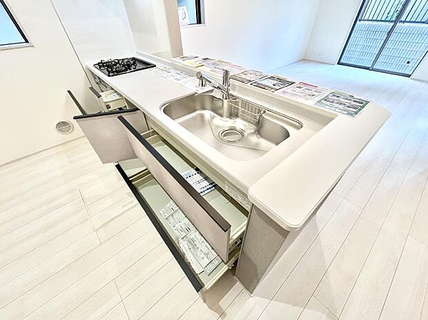 使いやすさを優先したスライド式収納タイプ！