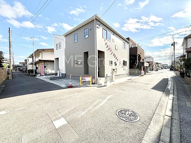 前面道路はきちんと整備されています