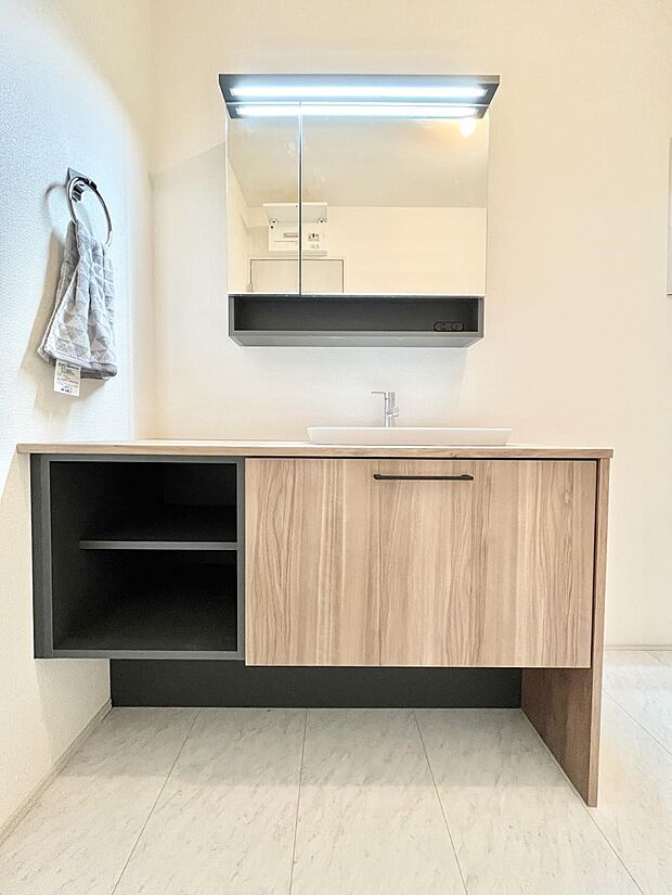 清潔感のある快適空間です。毎日の身支度も気持ち良くお使い頂けます。 