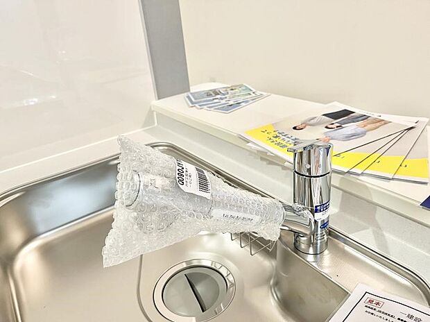 いつでも清潔なおいしいお水を。一つの水栓で水道水と浄水を使い分け。