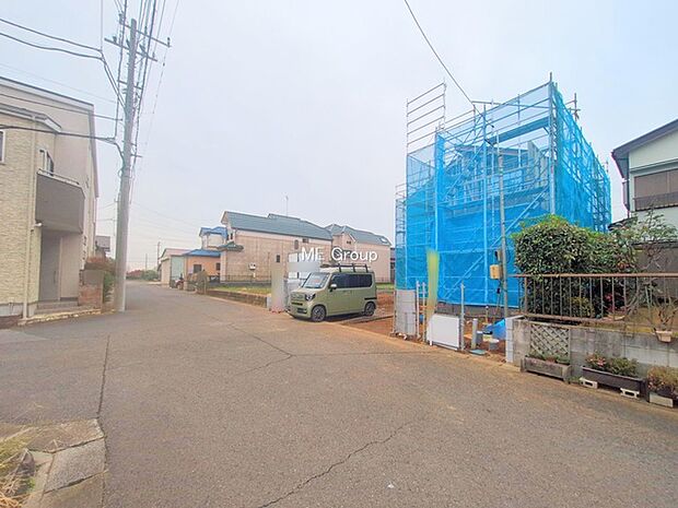 〜Exterior〜 前面道路:東 6m 公道 前面道路は閑静な住宅地をはしる車通りの少ない道路。駐車の出し入れもらくらくです!ご不明点・現地見学のご希望は、お気軽にお問い合わせください!