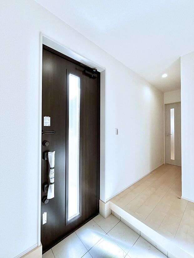 ご家族やお客様を気持ちよくお出迎えできる穏やかな雰囲気の玄関です。