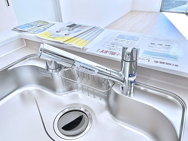 いつでも清潔なおいしいお水を。一つの水栓で水道水と浄水を使い分け。