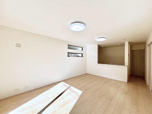 家族の笑顔が自然と生まれてくる、そんな雰囲気のダイニングに仕上がっています。