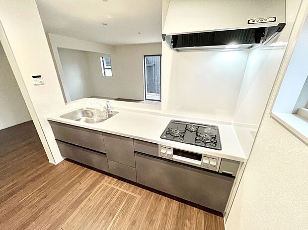 料理をしながらでもご家族との会話を楽しめる対面キッチン