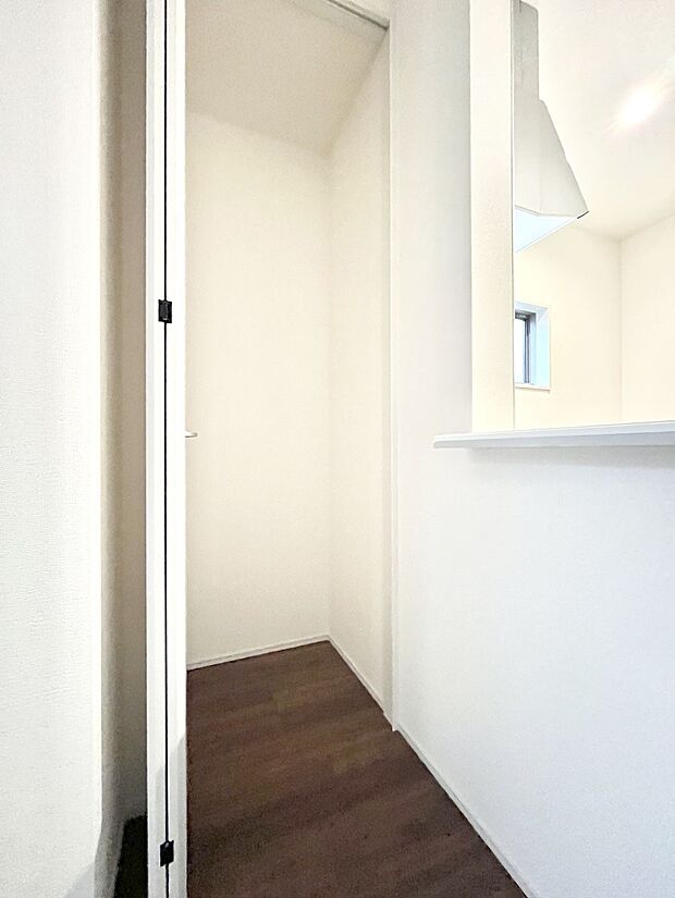 リビング収納。ここに収納があると物が集まるLDKがスッキリ片付きそうですね。