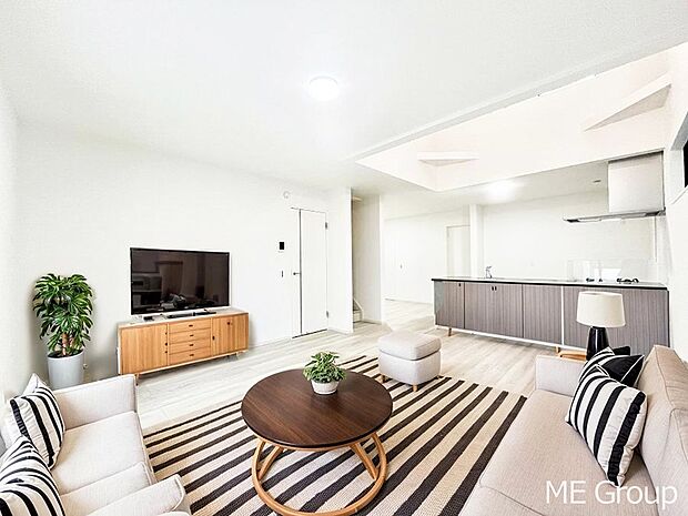 落ち着いた雰囲気のLDKは家族みんなの快適空間※家具はCGです