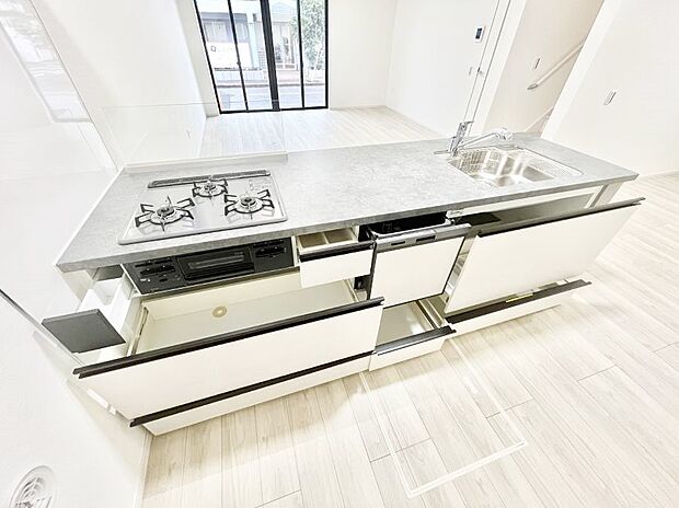 使いやすさを優先したスライド式収納タイプ!