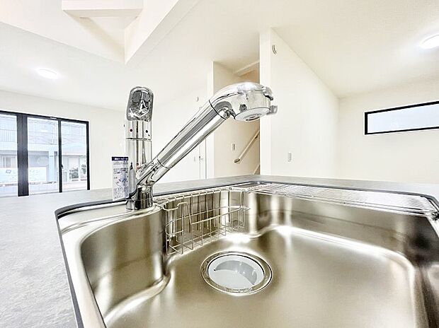 いつでも清潔なおいしいお水を。一つの水栓で水道水と浄水を使い分け。