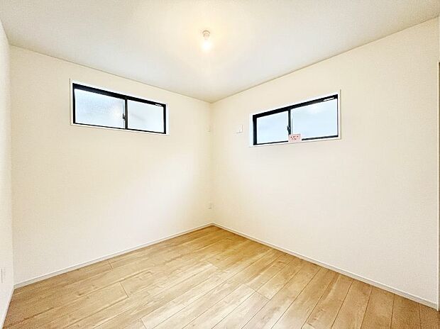 ◆1号棟◆〜Bed Room〜 子供部屋はお子様にとって大変重な役割があります。子供一人で過ごす空間を与えることで、宿題や勉強時間も自然と増えまた自ら部屋の片付けや掃除なども促すことに繋がります。