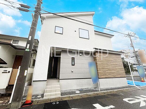 ◆1号棟◆〜Exterior〜　角地により陽当り・風通し良好。一戸建ての大きなメリットは、自分達の「土地」を「自由に」使える事です。ガーデニングやＤＩＹ，車やバイクの趣味など様々な用途で利用できます。
