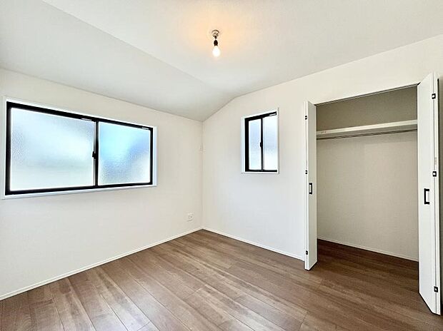 ◆1号棟◆〜Bed Room〜　子供部屋はお子様にとって大変重な役割があります。子供一人で過ごす空間を与えることで、宿題や勉強時間も自然と増えまた自ら部屋の片付けや掃除なども促すことに繋がります。