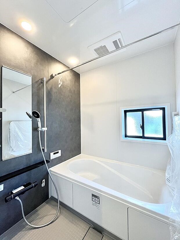 ◆1号棟◆〜Bath Room〜  広々とした雰囲気の良いバスルーム。  お子様と一緒にお風呂に入る楽しみ、思い出の一ページが刻まれる大切な瞬間。  日々の疲れをリフレッシュできそうです。