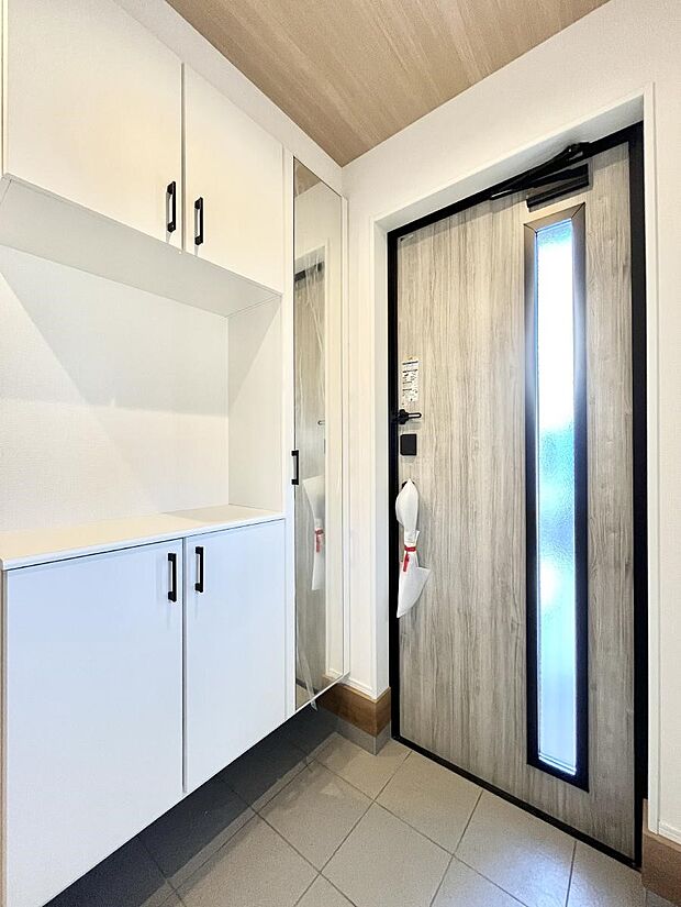 飾り棚を利用して、お越しいただくお客様をおもてなしできます。