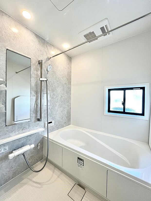 落ち着いた雰囲気でゆっくりお寛ぎいただけるバスルーム