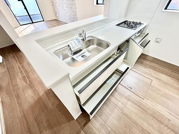 使いやすさを優先したスライド式収納タイプ！