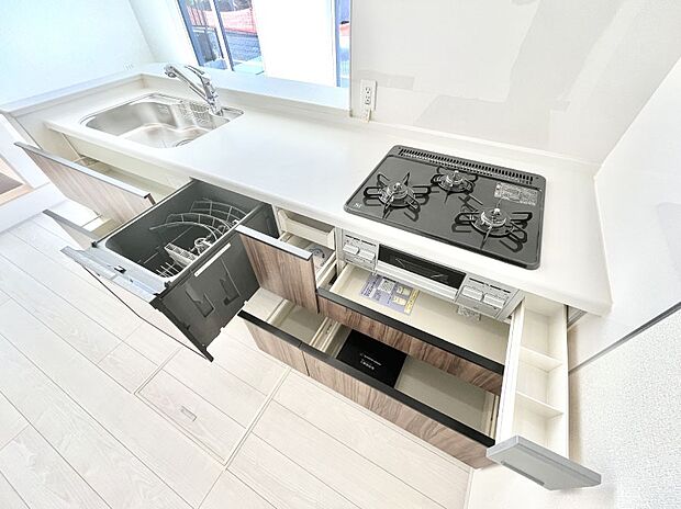 使いやすさを優先したスライド式収納タイプ！