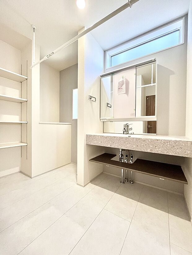 清潔感のある快適空間です。毎日の身支度も気持ち良くお使い頂けます。 