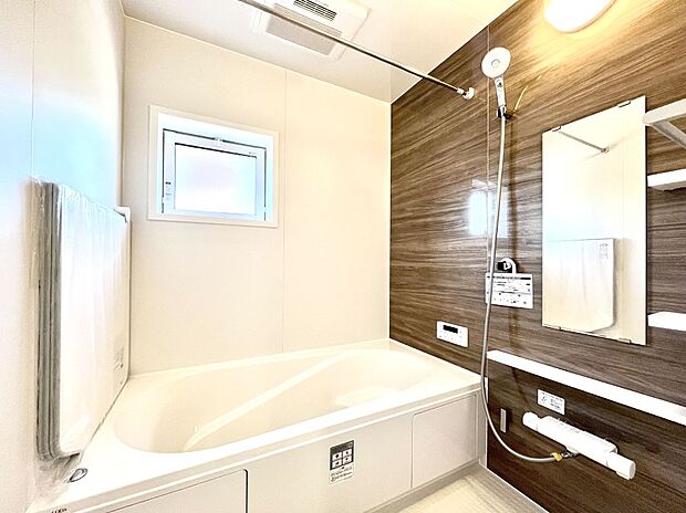 ◆1号棟◆〜Bath Room〜  広々とした雰囲気の良いバスルーム。  お子様と一緒にお風呂に入る楽しみ、思い出の一ページが刻まれる大切な瞬間。  日々の疲れをリフレッシュできそうです。