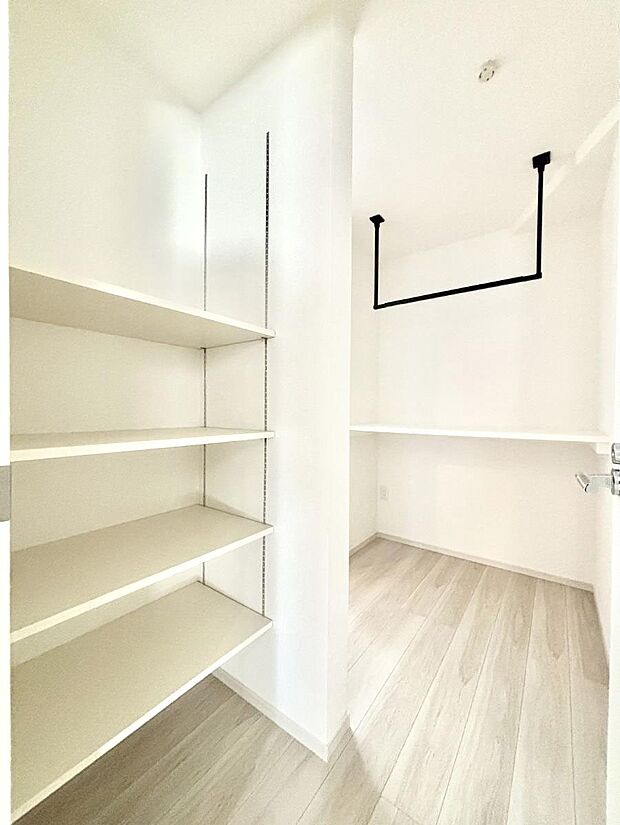 ◆2号棟◆便利なリネン庫で、スッキリした使いやすい洗面室に