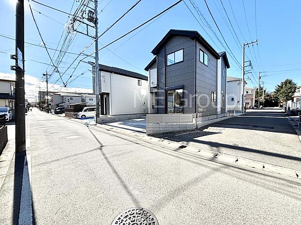 ~Exterior~ 前面道路は閑静な住宅地をはしる車通りの少ない道路。駐車の出し入れもらくらくです!ご不明点・現地見学のご希望は、お気軽にお問い合わせください!