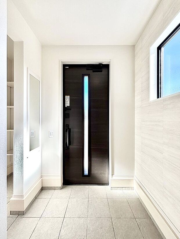 明るい玄関はお客様をお出迎えするのにぴったりです!