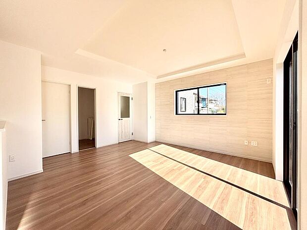 家族団らんの時間も増えそうなくつろぎのリビングダイニング。