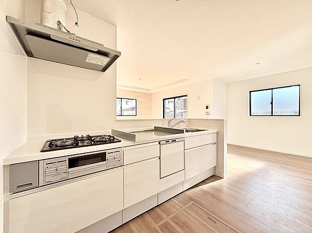 料理をしながらでもご家族との会話を楽しめる対面キッチン