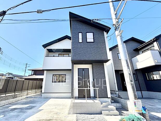 ◆3号棟◆~Exterior~ 一戸建ての大きなメリットは、自分達の「土地」を「自由に」使える事です。ガーデニングやDIY,車やバイクの趣味など様々な用途で利用できます。