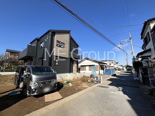 〜Exterior〜   前面道路は閑静な住宅地をはしる車通りの少ない道路。駐車の出し入れもらくらくです！ご不明点・現地見学のご希望は、お気軽にお問い合わせください！