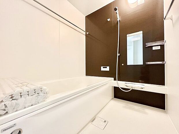 〜Bath Room〜　ゆったりと足を伸ばして入浴することが可能！一日の疲れを癒す貴重なバスタイムです。十分な広さなので、リビングとは違った家族団欒のひと時をお楽しみいただけます。