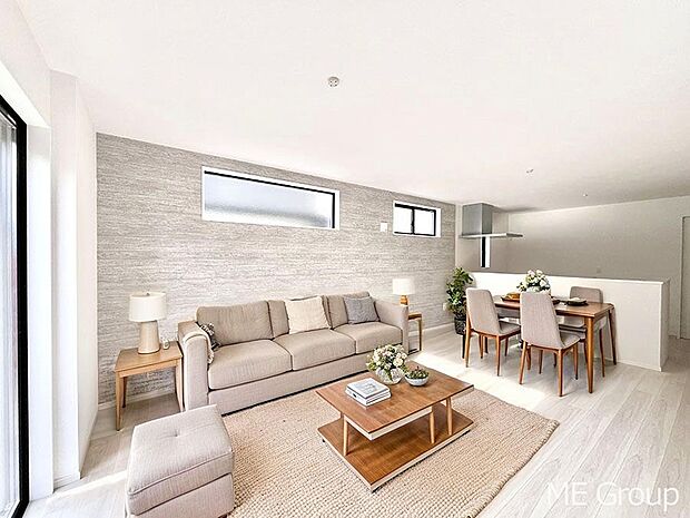 ◆2号棟◆〜Living〜　家族の食事や団らんのほか、子どもを遊ばせたり、友人を招いたりするLDKは住まいの中心。長時間過ごす場所だから、その空間は住まい全体の居心地を左右します。※家具はCGです