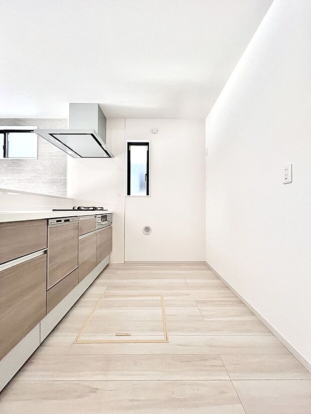 ◆2号棟◆〜Kitchen〜　自然光が入る窓のあるキッチン☆毎日使う場所だからこそ、使い勝手を考慮しました。ゆったりとしたキッチンコーナーは質感豊かな仕上がりとなっております。