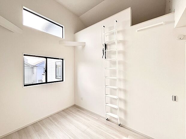 ◆2号棟◆〜Bed Room〜　子供部屋はお子様にとって大変重な役割があります。子供一人で過ごす空間を与えることで、宿題や勉強時間も自然と増えまた自ら部屋の片付けや掃除なども促すことに繋がります。