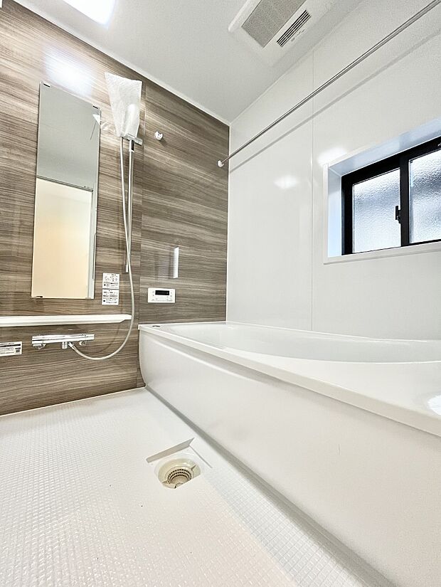 落ち着いた雰囲気でゆっくりお寛ぎいただけるバスルーム