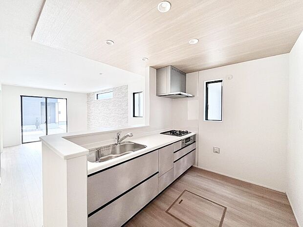 料理をしながらご家族との会話を楽しめる対面カウンターキッチン