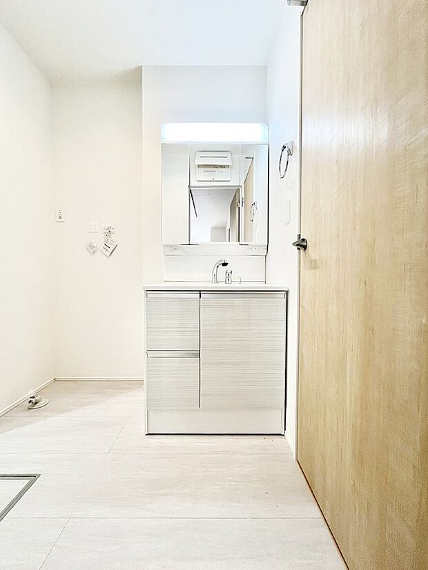 収納力と機能性に優れた洗面化粧台