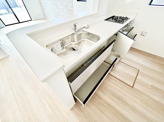 使いやすさを優先したスライド式収納タイプ！