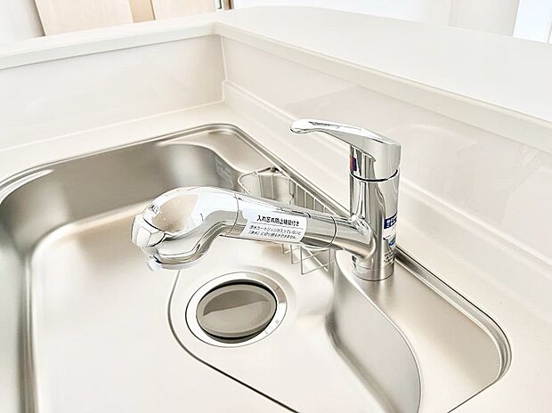 いつでも清潔なおいしいお水を。一つの水栓で水道水と浄水を使い分け。