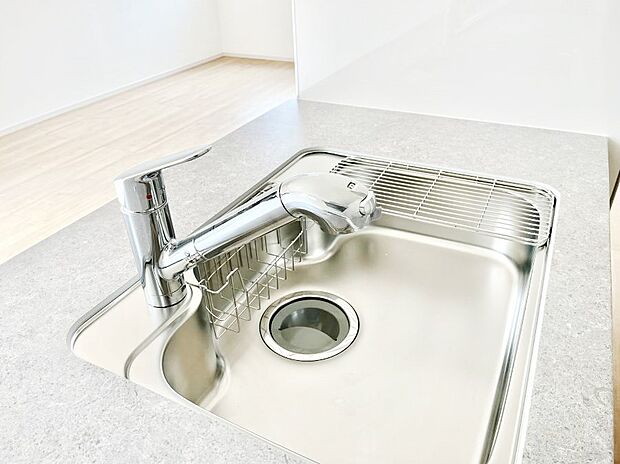 いつでも清潔なおいしいお水を。一つの水栓で水道水と浄水を使い分け。