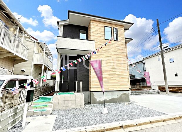 ~Exterior~ 毎日のお散歩も快適な緑に恵まれた閑静な住宅地は、伸び伸びスローライフを叶えてくれます。自然豊富な季節の移ろいを身近に感じられる、子育てに適した環境です。