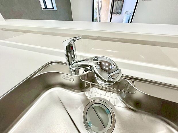いつでも清潔なおいしいお水を。一つの水栓で水道水と浄水を使い分け。
