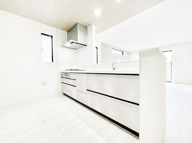 ご家族の会話弾む対面キッチン。お料理中のパパママもご家族と過ごす時間が増えそう!