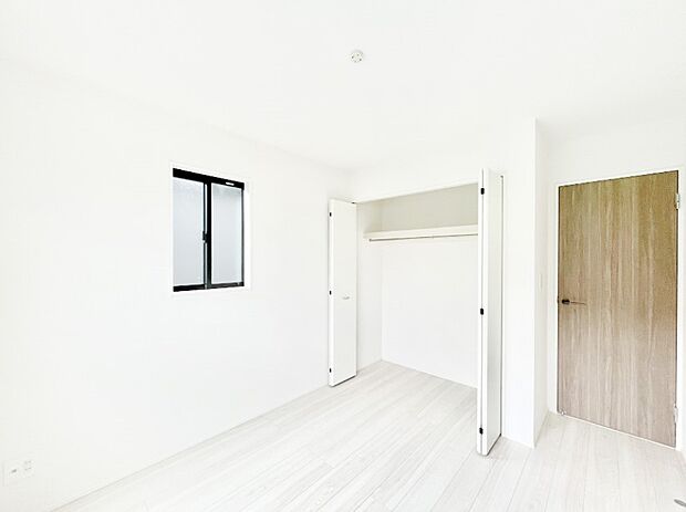 クローゼット付きのお部屋でスッキリとした空間でゆったり寛げます!